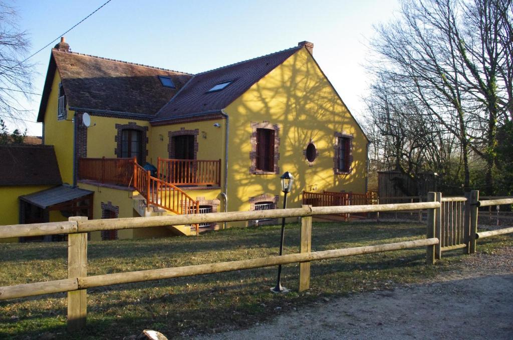 Logis-Hotel Restaurant Auberge Les Vallees Du Perche Vichères Dış mekan fotoğraf