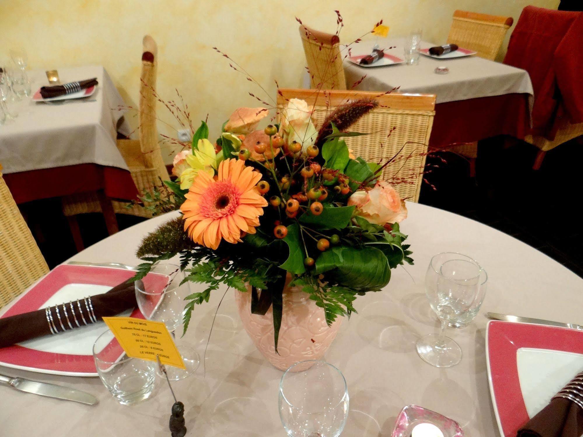 Logis-Hotel Restaurant Auberge Les Vallees Du Perche Vichères Dış mekan fotoğraf